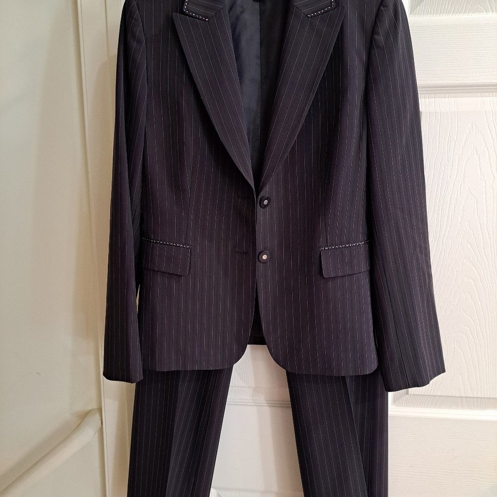 Tahari 2 Piece Pants Suit- Size 8